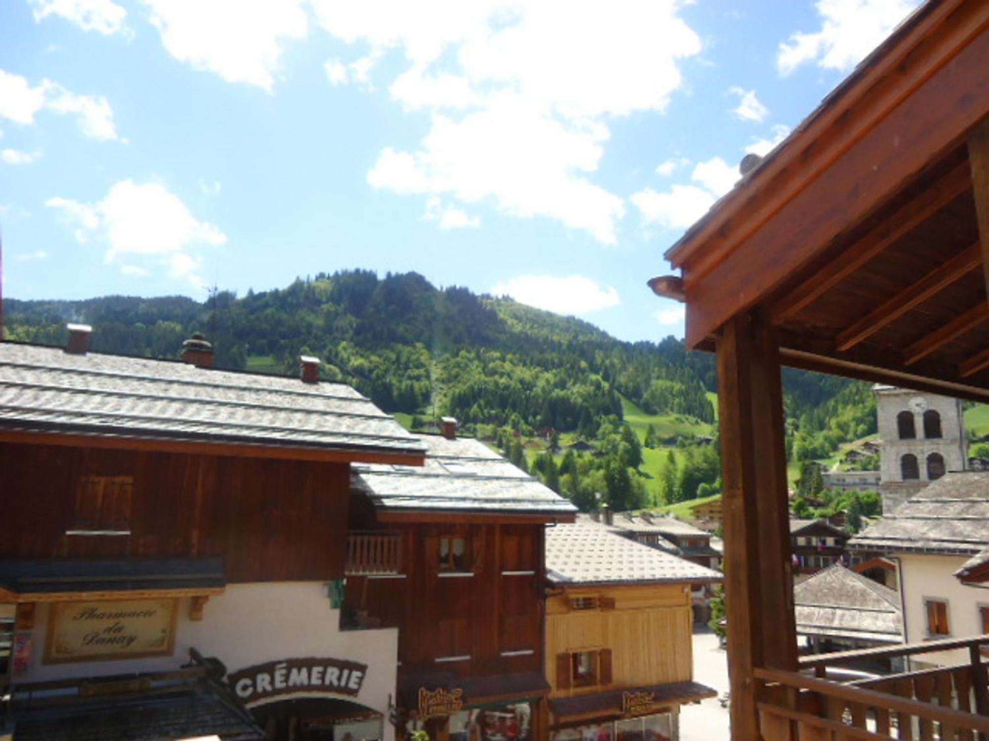 Au Centre De - Balcon, Garage, Proche Pistes Et Commerces - Fr-1-459-67 Appartement *